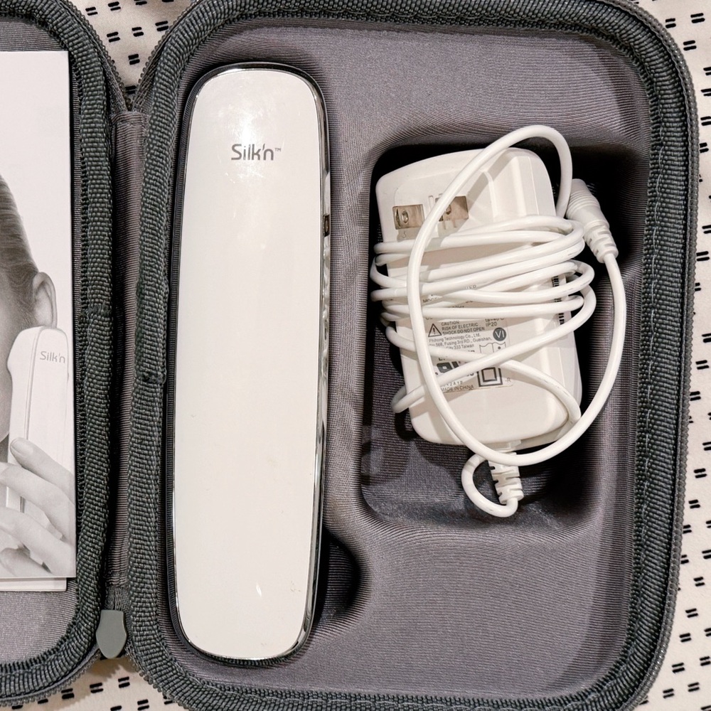 Silk’n Titan Anti-Aging Skin Tightening Device - Full Set with Case